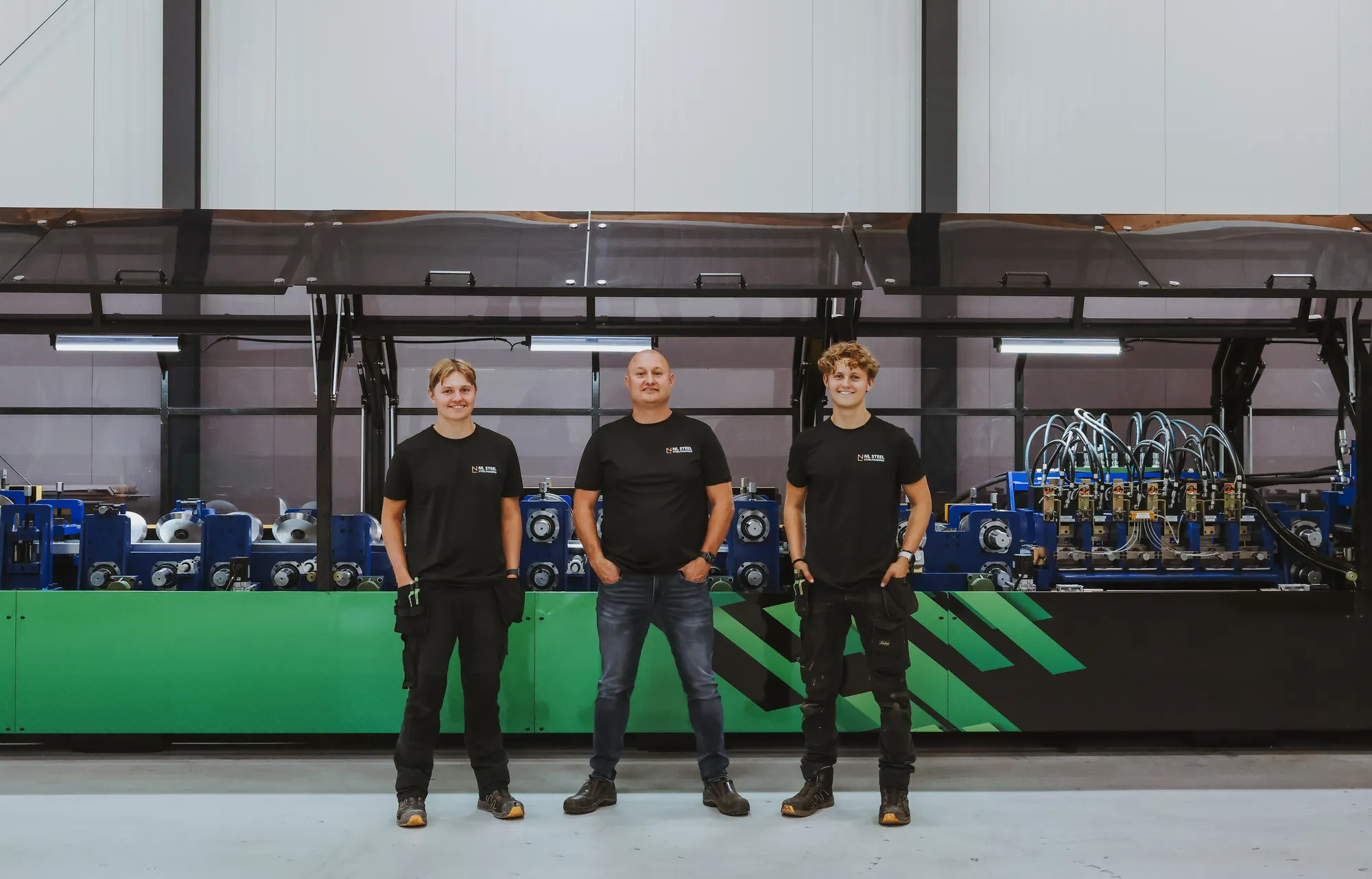Ruud, Deon en Kean Sterken voor de productielijn van NL Steel in Gemert
